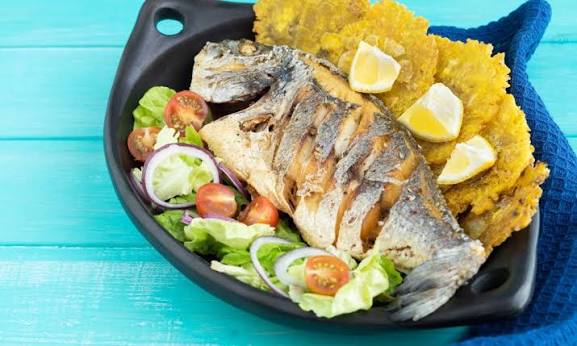 Pescado Frito con Patacones